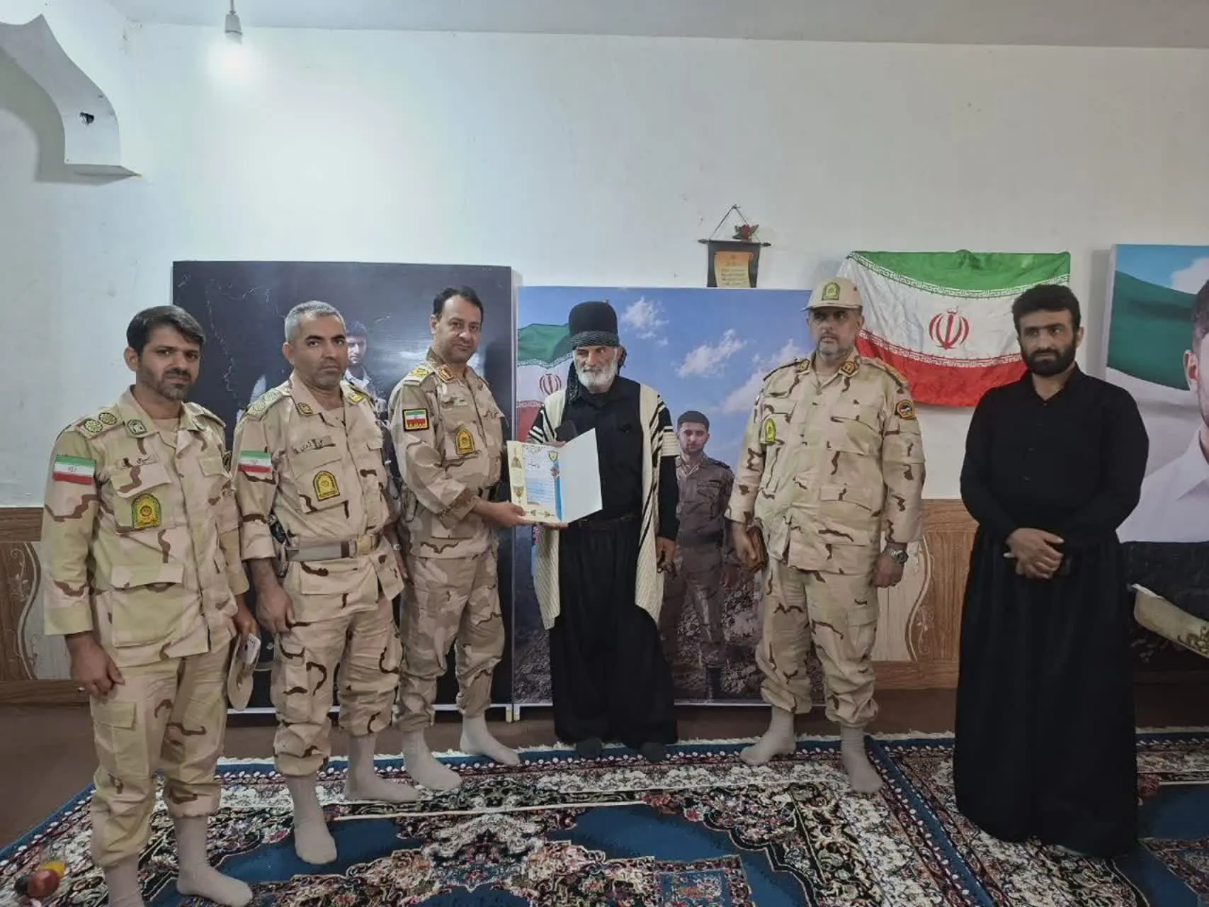 تجلیل از خانواده شهید مهرداد طاهری آرپناهی توسط مرزبانان خوزستان