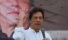 عمران خان بی‌اعتنا به حکم دستگیری، در تجمع شرق پاکستان شرکت کرد