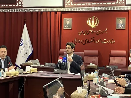 ثبت ۴۱ هزار مجوز کسب در ۴ ماه / به دنبال حذف امضای طلایی هستیم