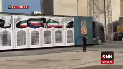 تصاویری از خودروی حامل پیکر مطهر رهبر شهید انقلاب و خانوادۀ شهیدشان + فیلم