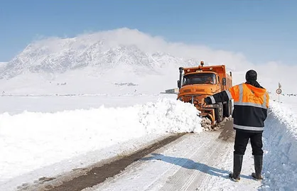 جاده&zwnj;های استان اردبیل برفی و بارانی است/ تردد جریان دارد