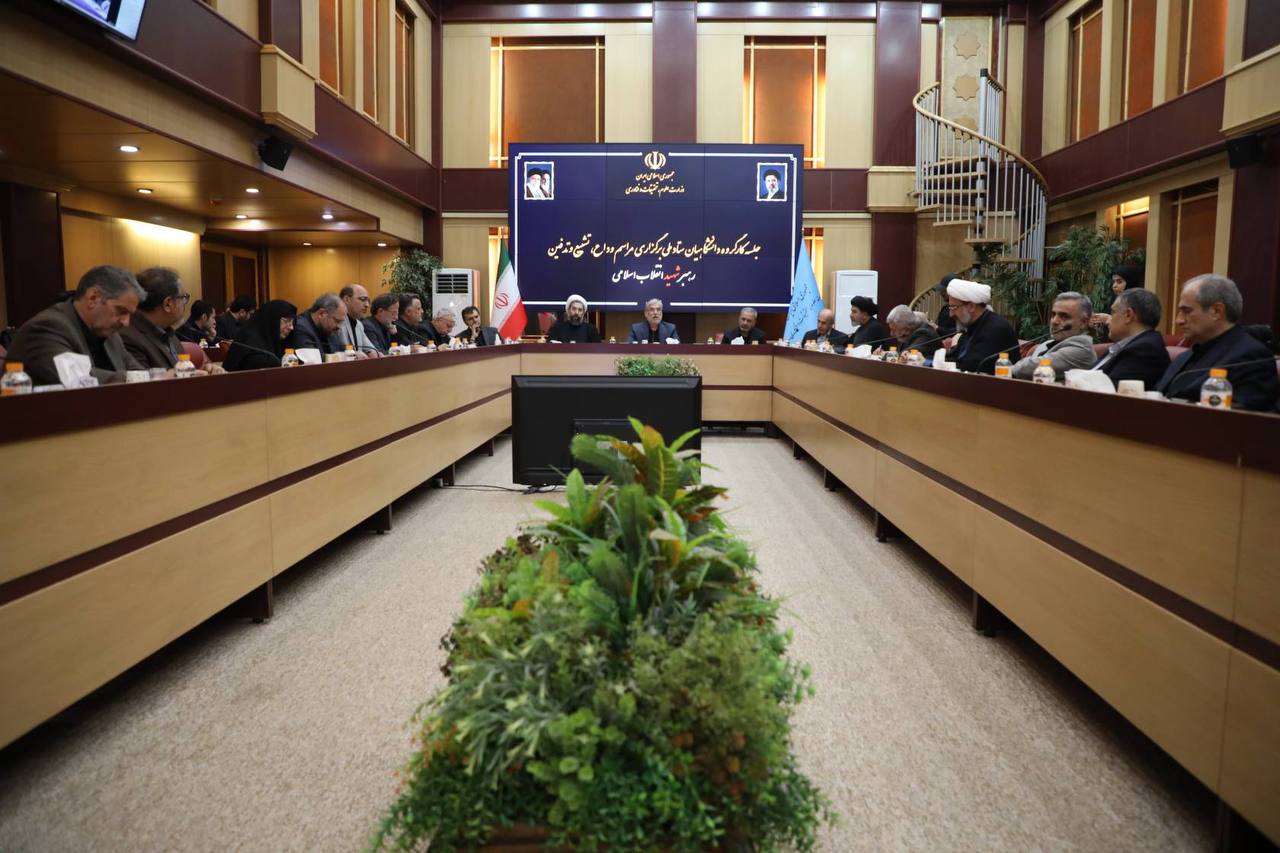 وزیر علوم: دانشگاهها در مراسم تشییع رهبر شهید، کانون خدمترسانی و نمایش دستاوردهای علمی کشور باشند وزیر علوم: دانشگاهها در مراسم تشییع رهبر شهید، کانون خدمترسانی و نمایش دستاوردهای علمی کشور باشند