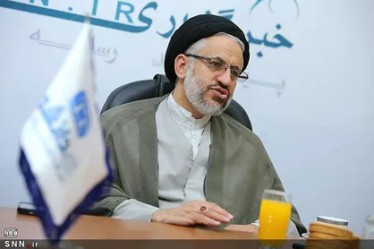 مگر درآمدهای مردم در سطح جهانی است که آقای رئیس&zwnj;جمهور قیمت بنزین را با شرایط جهان می&zwnj;سنجند؟!