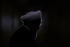 روحانی فنر قیمت بنزین را کشید و به مردم ضربه زد