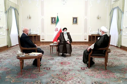 جلسه مشترک سران قوا / تأکید بر ترویج روحیه بسیجی در جامعه