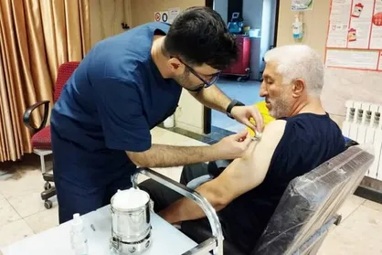 تزریق واکسن آنفلوانزا به ایثارگران آذربایجان&zwnj;شرقی
