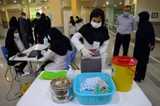 مرکز واکسیناسیون تجمعیی دانشگاه آزاد خراسان شمالی راه اندازی شد