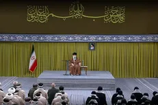 رهبرانقلاب: مشکل ما با آمریکا فقط با باج دادن مدام حل می‌شود؛ غیرت ایرانی قبول می‌کند؟ / «صدای ملت» ۱۳ آبان امسال بود / بچه‌های تیم ملی چشم ملت را روشن کردند