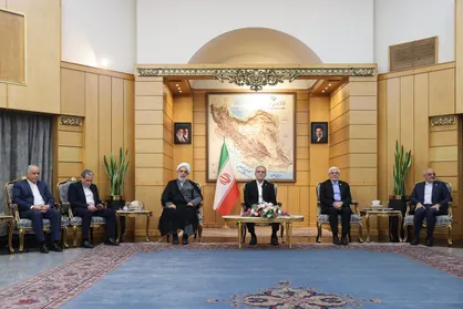 پزشکیان:اجلاس بریکس ارتباط با چین،روسیه، برزیل و هند را تقویت می&zwnj;کند/ با یک&zwnj;جانبه&zwnj;گرایی آمریکا مقابله می&zwnj;کنیم + فیلم