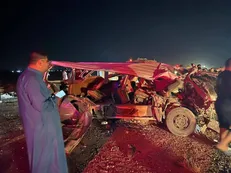 انتقال مجروحان با خودروی هلال احمر به مرز مهران