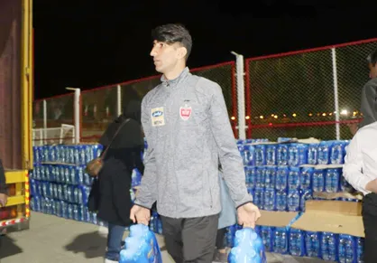 حضور گلر پرسپولیس در مناطق سیل&zwnj;زده +عکـس