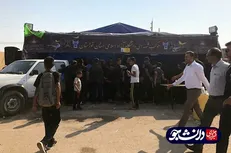دانشجویان خواهر دانشگاه آزاد خوزستان به زائران حسینی خدمت‌رسانی می‌کنند