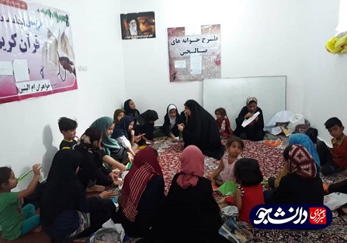فعالیت جهادگران خواهر دانشگاه آزاد اهواز در روستای سیل زده سبحانیه