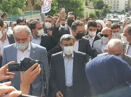 احمدی نژاد در انتخابات ۱۴۰۰ ثبت نام کرد