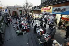 ساماندهی دستفروشان منطقه ۱۶ در خیابان دشتبان‌زاده