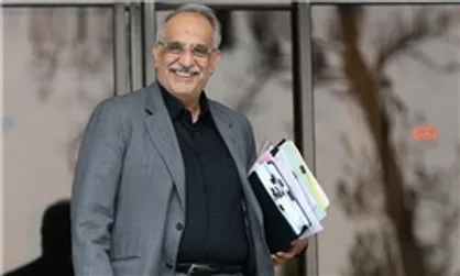 بانک مرکزی باید لیست واردات اقلام با دلار ۴۲۰۰ تومانی را اعلام و بررسی کند