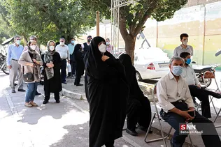 واکسیناسیون کرونا توسط نیروهای اورژانس تهران