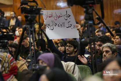 در محضر دانشجو در دانشگاه صنعتی شریف