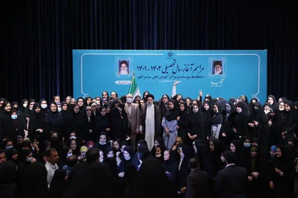 من اطمینان دارم حتما این نسل دشمن را ناکام خواهد گذاشت