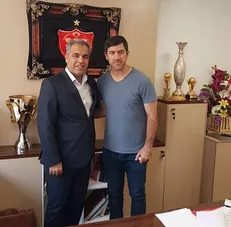 کریم باقری با پرسپولیس یک ساله بست