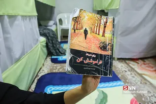 درهاي كتابخانه زندان از ٨ صبح تا ٣ بعدازظهر به روي تمام زندانيان باز است و زندانیان می توانند کتاب هارا به امانت نیز ببرند. مریم، یکی از زندانیان می گوید که تمام کتاب های کتابخانه را خوانده و بعضی از کتاب هارا برای بار دوم به امانت می گیرد.