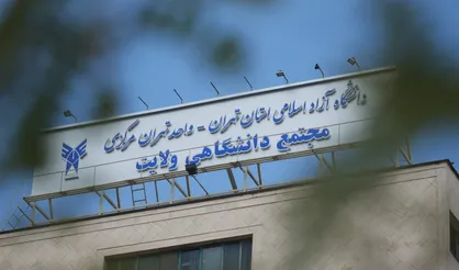 پرسنل دانشگاه آزاد در اعتراض به کسر یک میلیون تومان از حقوق خود تجمع کردند