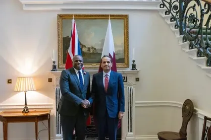 وزیران خارجه قطر و انگلیس درباره توافق آتش&zwnj;بس در غزه رایزنی کردند