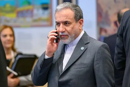 داستان تلفن ایرانی که هم&zwnj;اکنون از زنگ خوردن باز نمی&zwnj;ایستد