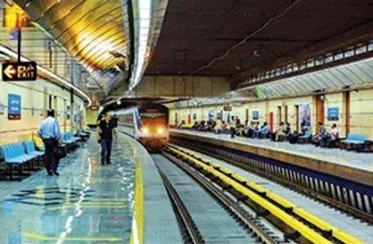 کتاب&zwnj;خوانی ۲۷ هزار و ۶۷۴ مسافر مترو در تیر ماه سال ۹۷
