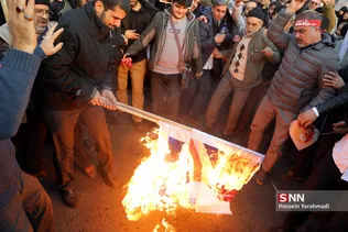 تجمع اعتراضی دانشجویان مقابل سفارت انگلیس