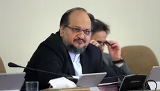 بازنشستگان نور چشمی پا به پای وزیر از این وزارت‌خانه به آن وزارت‌خانه/ ابهاماتی که شریعتمداری باید شفاف کند