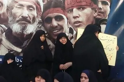 مراسم &laquo;آتش زدن برجام&raquo; با حضور دانشجویان مشهدی و خانواده شهدا برگزار شد