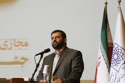 دانشجویان در مسیر اساتیدی گام برمی&zwnj;دارند که در عرصه ارائه خدمت به مردم &laquo;جانفشانی&zwnj;ها&raquo; کرده&zwnj;اند