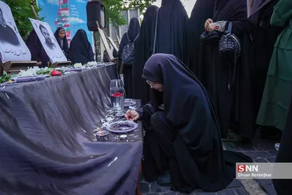 دانشجویان دانشگاه شیراز در سوگ شهادت رئیس جمهور