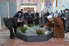 دانشگاهیان دانشگاه آزاد مشهد سالروز ورود امام خمینی (ره) به کشور را گرامی داشتند
