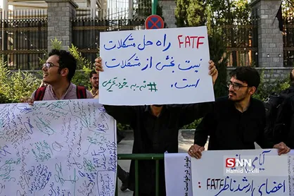 دانشجویان و اقشار مختلف مردم قزوین در مخالفت با تصویب لوایح استعماری تجمع می&zwnj;کنند