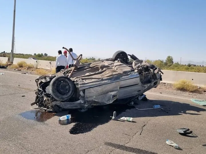 واژگونی خودروی حامل اتباع غیرمجاز در كرمان ١٢ مصدوم فوتی بر جا گذاشت
