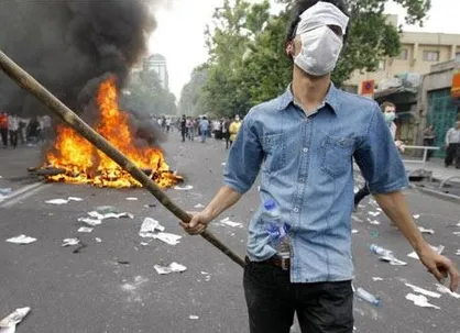انتقاد بسیج دانشجویی دانشگاه گیلان به حضور حامیان فتنه در برنامه یک تشکل اصلاح&zwnj;طلب