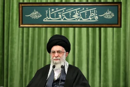 رهبر انقلاب: بدگویی و بدزبانی در جامعه باید جمع شود /  آثار هنری از همسران شهدا کم تولید شده است