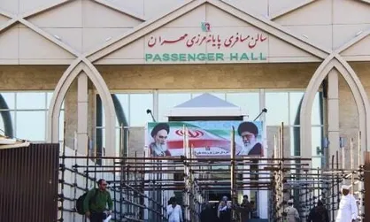 از سه روز گذشته تا الان ۷۰ هزار نفر و از ساعت ۱۲ دیشب تا الان ۲۸ هزار نفر از مرز مهران تردد کردند +فیلم