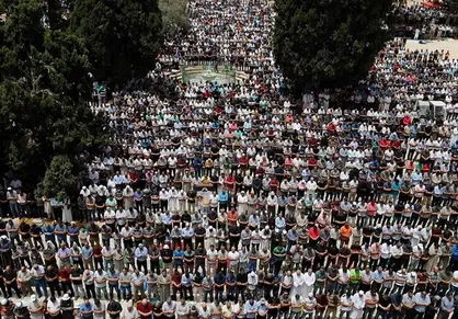 حضور ۲۰۰ هزار نمازگزار فلسطینی در دومین نماز جمعه ماه مبارک رمضان