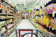 قیمت کالاهای اساسی وارد شده ۱۷ درصد کمتر از بازار است