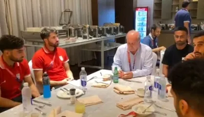 صحبت&zwnj;های رییس فدراسیون فوتبال در جمع ملی&zwnj;پوشان و قدردانی از امید ابراهیمی