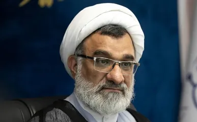 دبیر شورای عالی انقلاب فرهنگی با خانواده شهید سردار حسین سلامی دیدار کرد