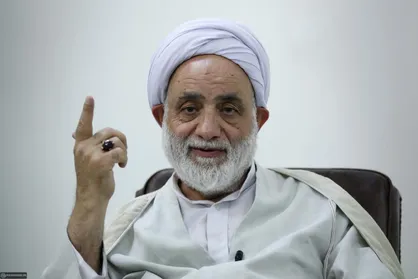 انتقاد حجت&zwnj;الاسلام قرائتی از محتوای کتب درسی/ بسیاری از موضوعات باید جایگزین شوند