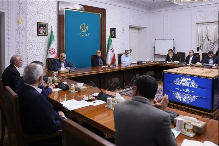 آرایش جدید اقتصادی دولت برای مدیریت شرایط ویژه/ تأکید بر ثبات بازار ارز و تقویت تاب‌آوری