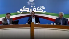 آخوندی: در ایران دولت وجود ندارد/ دانش جعفری: پس چرا شما در انتخابات ثبت‌نام کردید؟