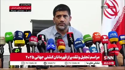 دبیر: دوگانه من، علیرضا دبیر و وطن&zwnj;فروش&zwnj;هاست/ حتما با آنورآبی&zwnj;ها مرز دارم