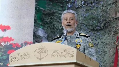 دریادار سیاری: پوزه دشمن استکباری را به خاک مالیدیم/دشمن شکست خورده و باید با آبروریزی منطقه را ترک کند+فیلم