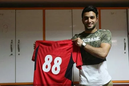 هافبک پرسپولیس به دیدار با سپاهان می&zwnj;رسد